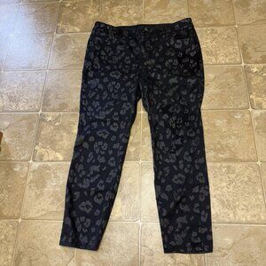 Women's Chico's Black Animal Print Pants - Size 3.5 / Size 18